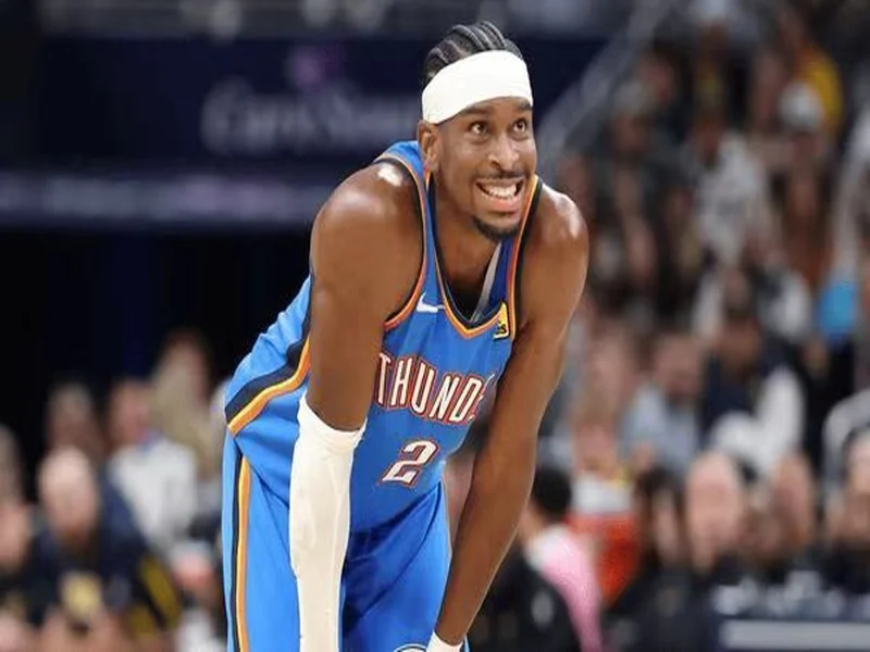 👀穿着热刺球衣!王钰栋与U22国足队友鲍盛鑫、蒯纪闻合影