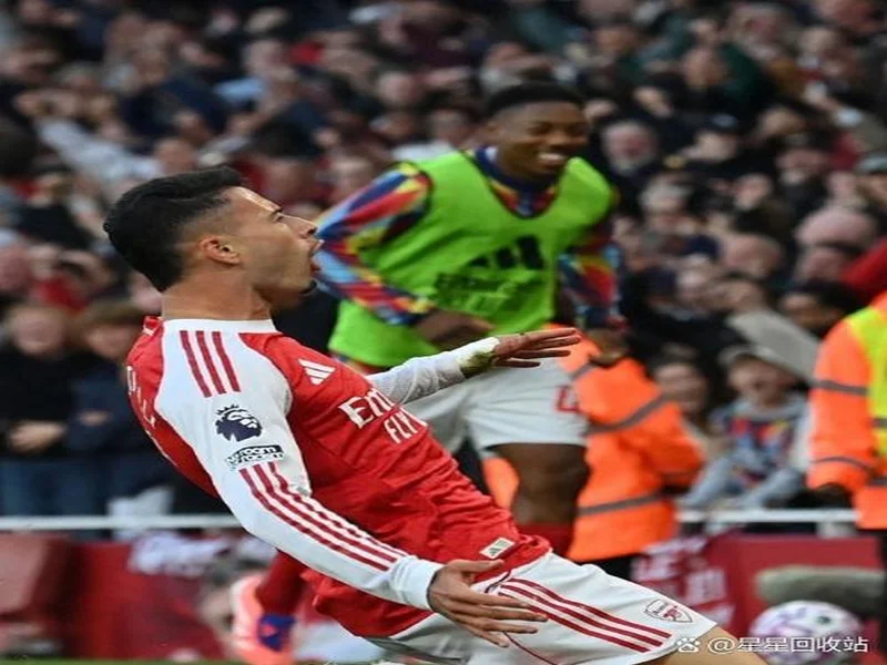 镜报：曼联沦为喜剧俱乐部，至暗时刻可能超越了之前的利物浦